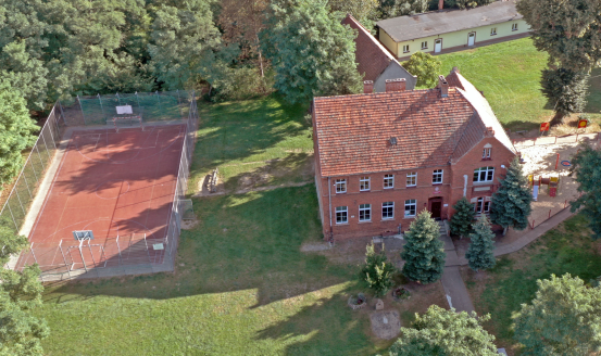 Kompleks szkolny w Masłowie, widok z lotu ptaka